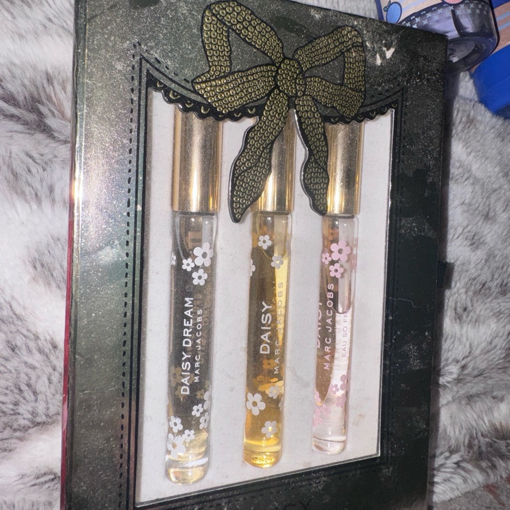 Marc Jacobs Daisy Penspray Trio Gift Set, same or next day shipping